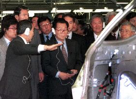 China's leader Li Ruihuan visits Toyota's factory